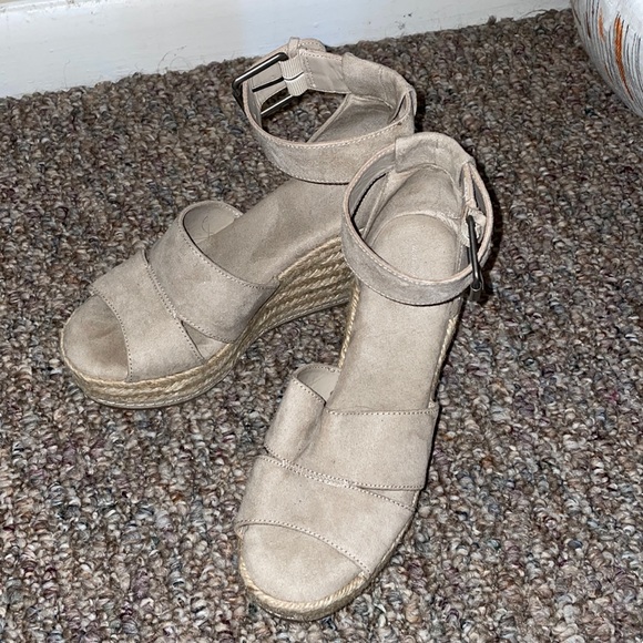 Platform wedge sandals - Picture 1 of 4